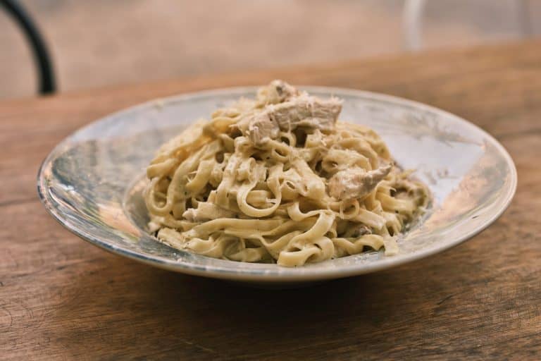 Best Wine to Pair with Chicken Alfredo: 7 Delicious Wine Pairings